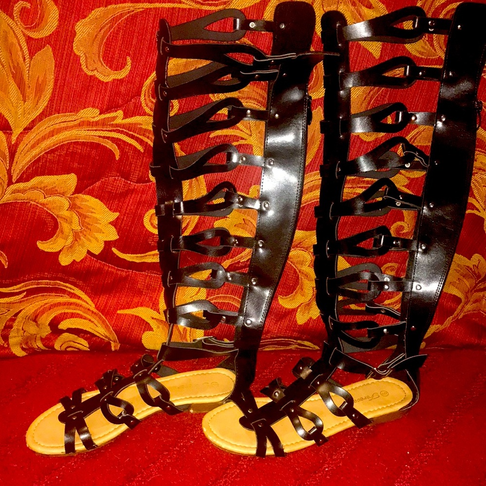 Size 9 FOREVER BLACK GLADIATOR SANDALS